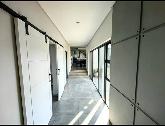 5 BEDROOM HOUSE FOR SALE IN MIDSTREAM RIDGE